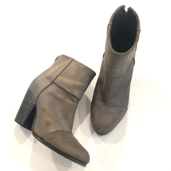 rag & bone Shoes - Rag & Bone Classic tan Newbury Booties size 9